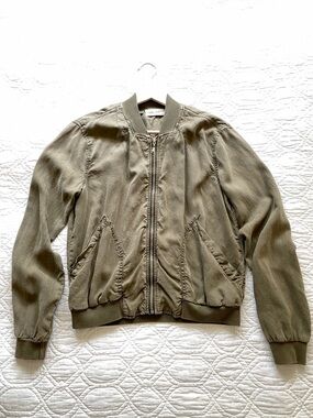 Bella Dahl Army Camo Green Odelle Bomber Jacket Cropped Knit Waistband Size XS